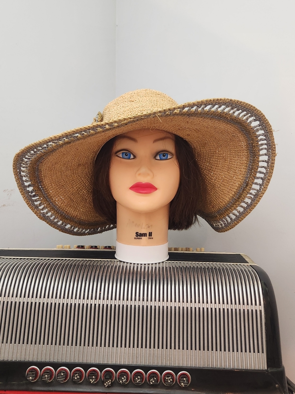 SUPER CUTE LARGE BRIM FLOPPY STRAW SUN HAT W/FLOWER ACCENTS 57 CM